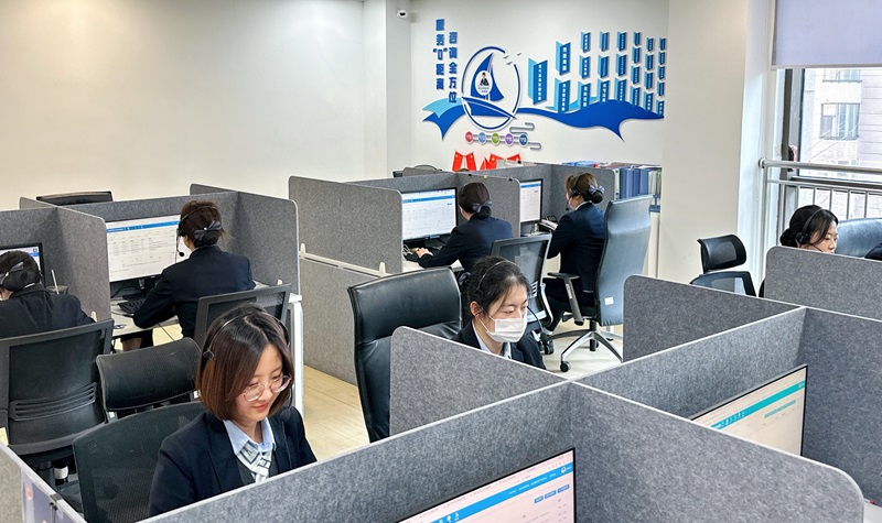 窗口一線鉚干勁，青島市民中心高效服務(wù)企業(yè)群眾